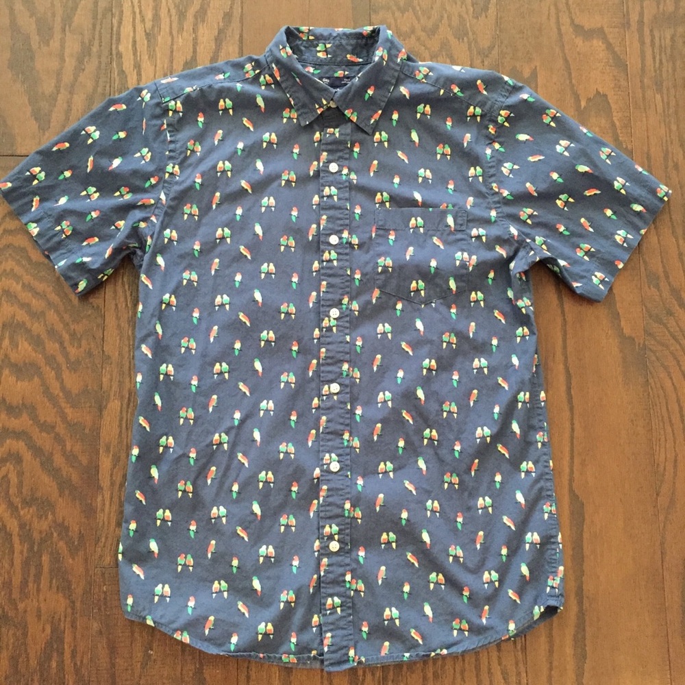 GAP Men’s “Birds” Short Sleeve Button Up Medium